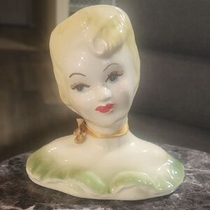 Vtg! Hand-Painted Ceramic Lady Bust Sculpture in Cream and Green.